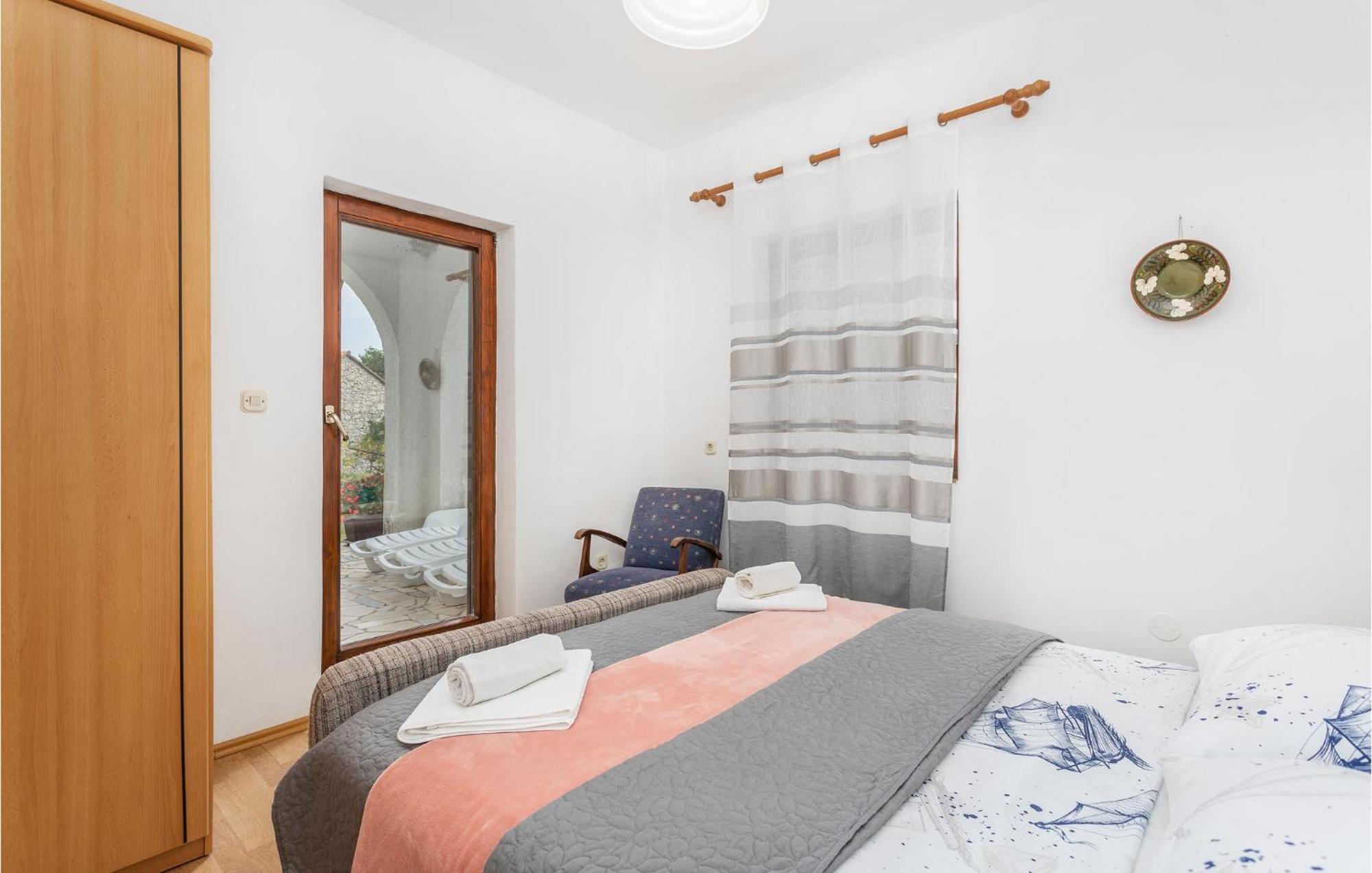 Beautiful Apartment In Malinska With Wifi Exterior foto