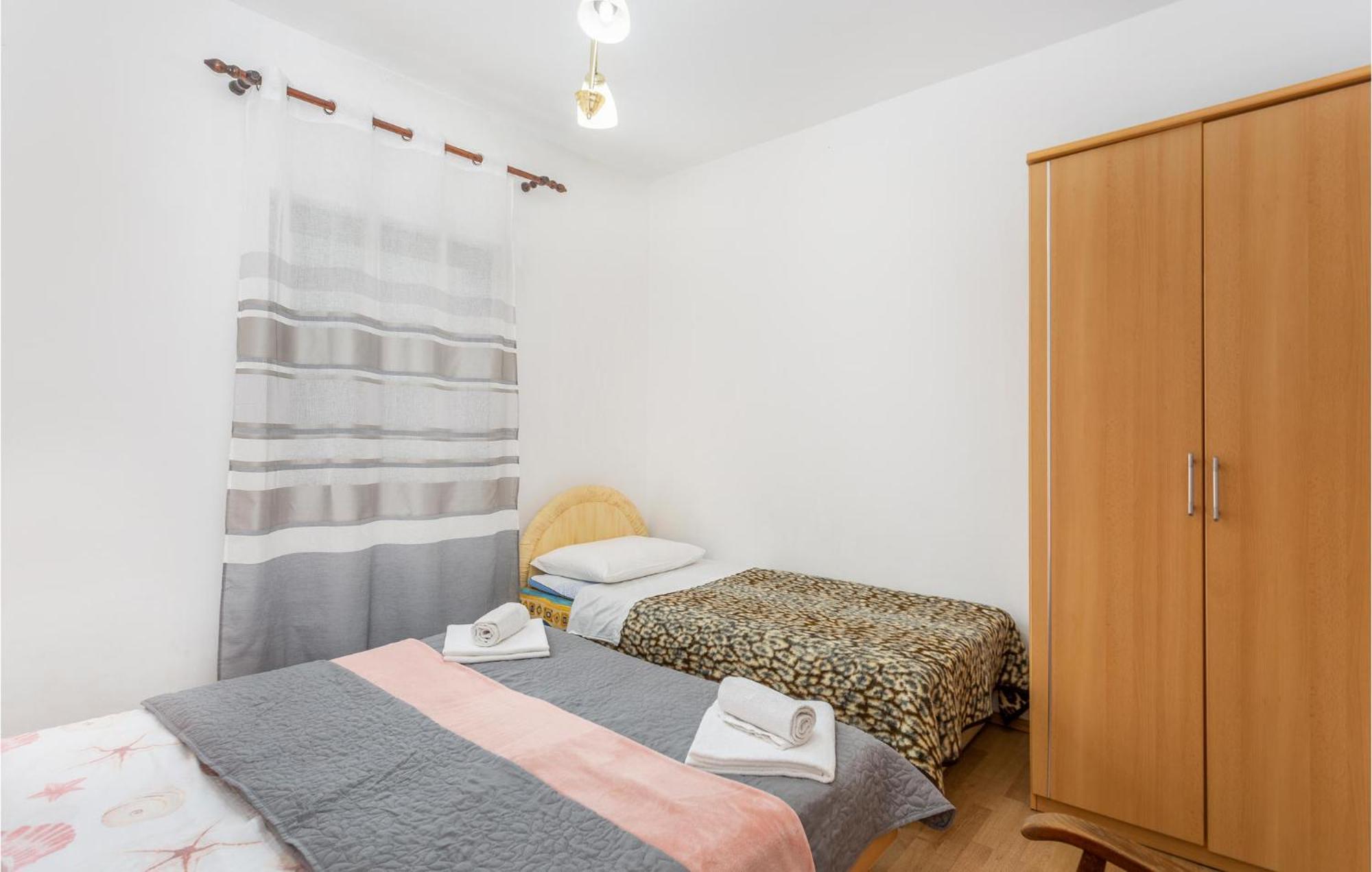 Beautiful Apartment In Malinska With Wifi Exterior foto