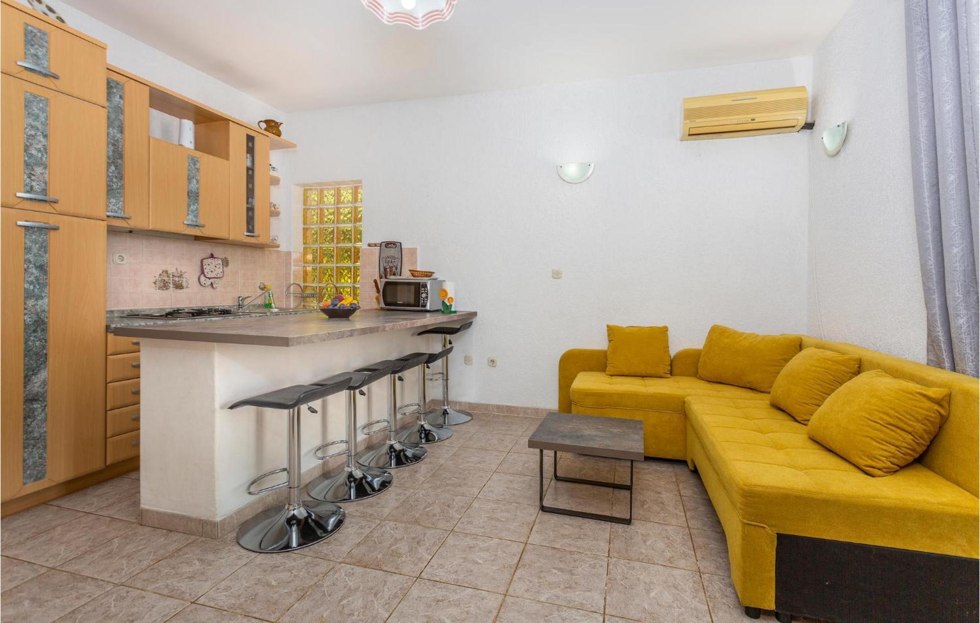 Beautiful Apartment In Malinska With Wifi Exterior foto
