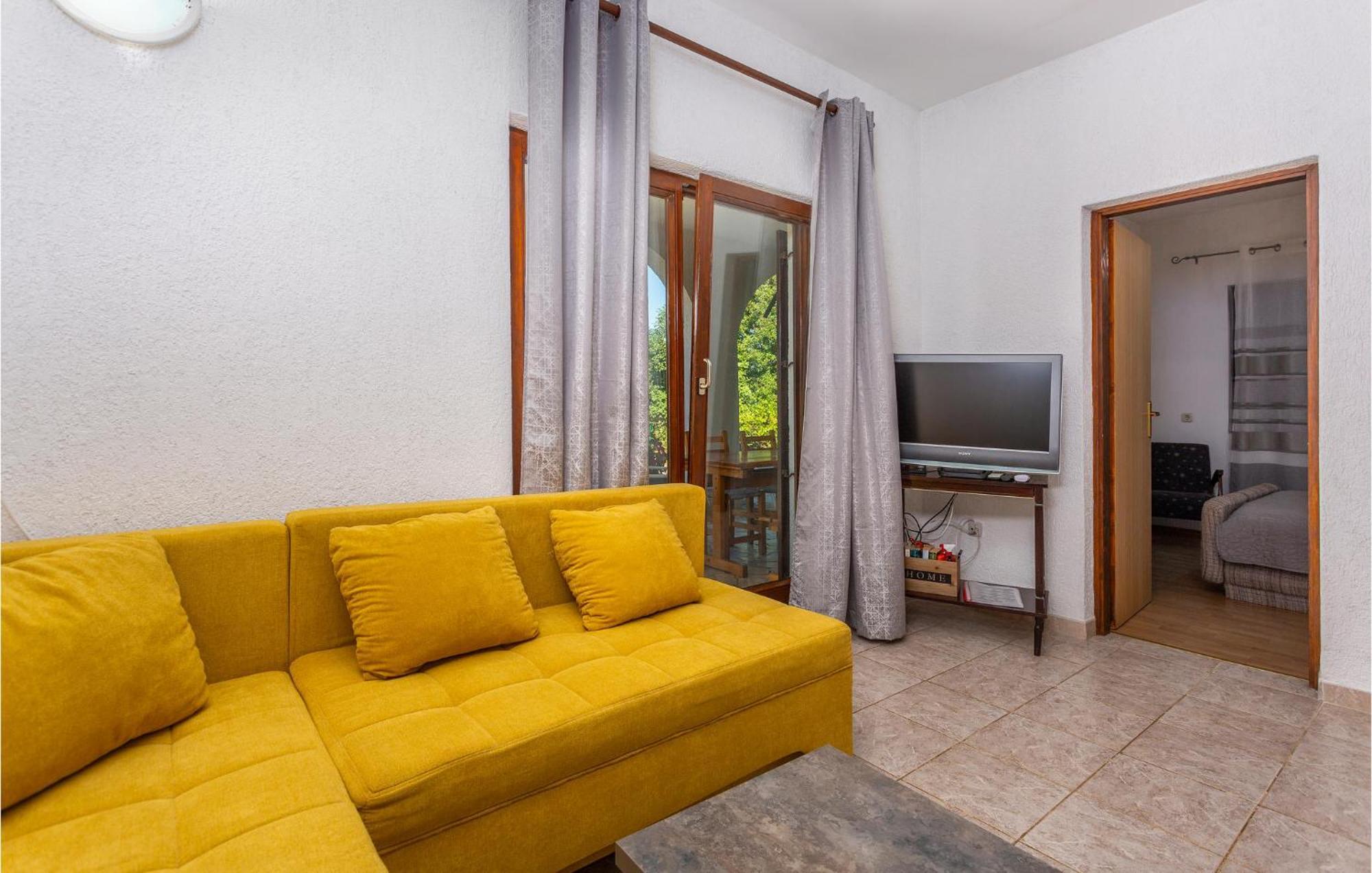 Beautiful Apartment In Malinska With Wifi Exterior foto